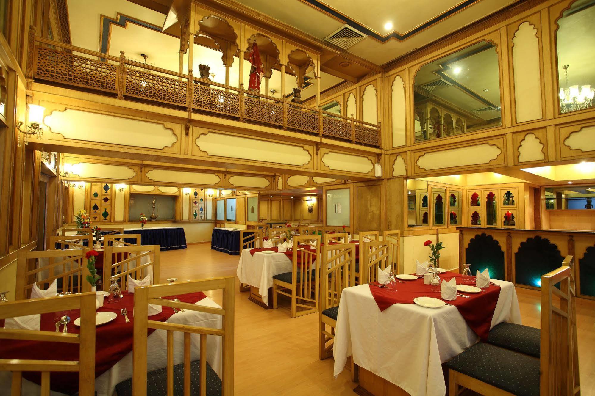 Hotel Om Tower Jaipur Exteriör bild