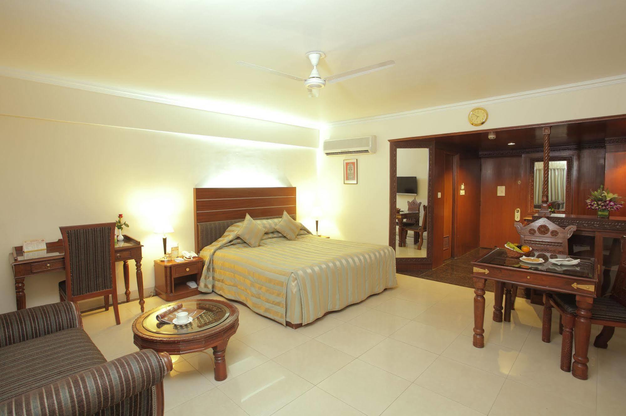 Hotel Om Tower Jaipur Exteriör bild