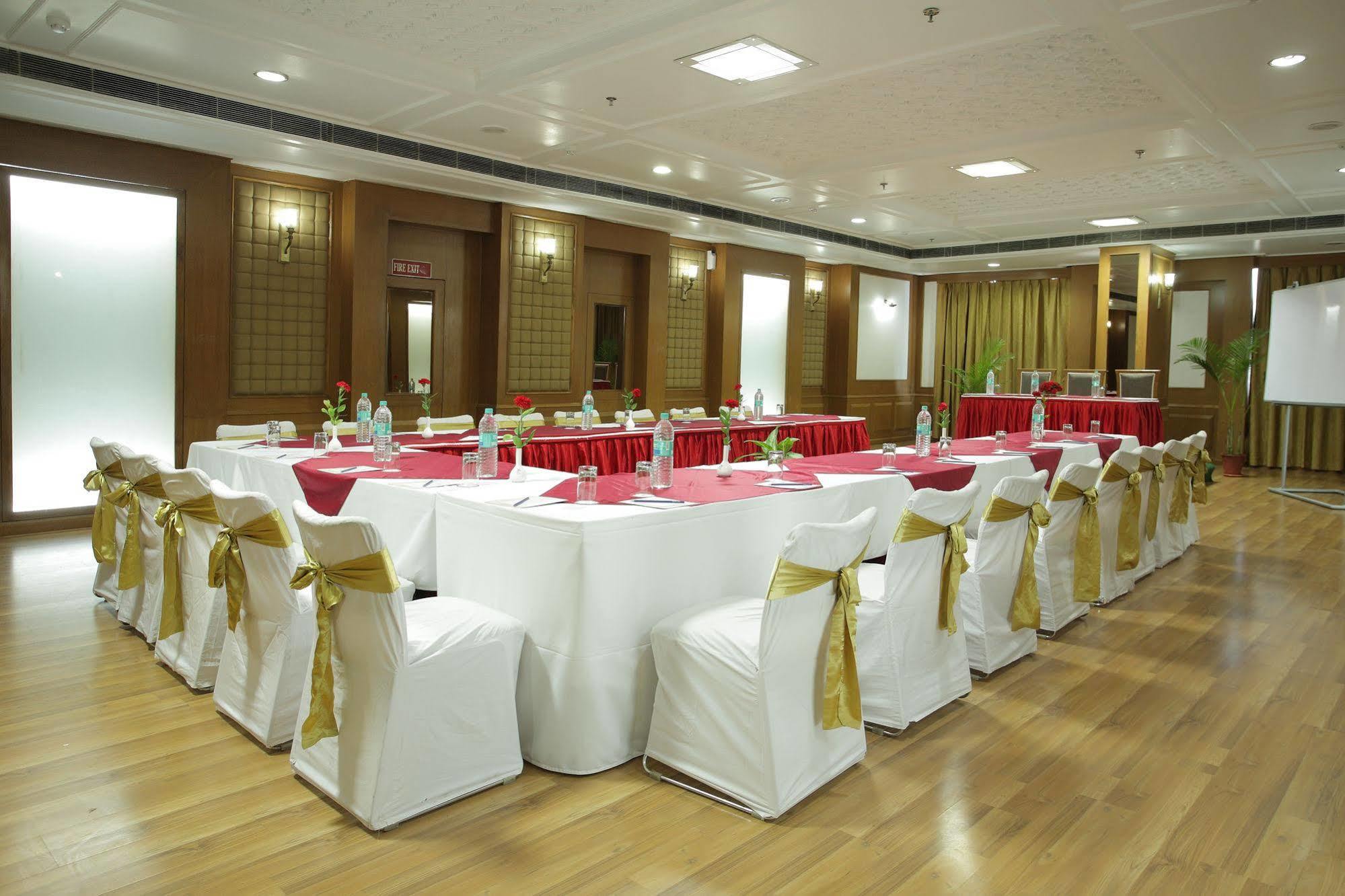 Hotel Om Tower Jaipur Exteriör bild